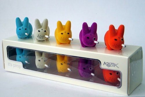 Smorkin Labbit Silver pack edition  figure by Frank Kozik, produced by Kidrobot. Front view.