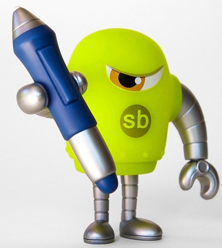SKETCHBOT V.4 figure by Steve Talkowski, produced by Solid. Front view.
