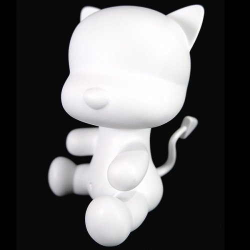 Baby Qee Devil Cat  figure, produced by Toy2R. Front view.