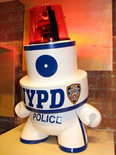 NYPD Fatcap Custom 20 figure by Sket One. Front view.