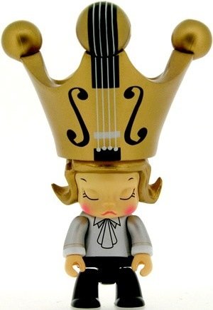 Molly Qee - Gold Violin  figure by Kenny Wong, produced by Toy2R. Front view.