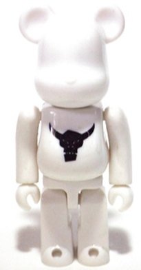 Stussy Destiny Be@rbrick - White figure by Stussy, produced by Medicom Toy. Front view.
