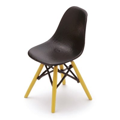 DSW Eiffel Chair figure by Eames Office, produced by Reac Japan. Front view.