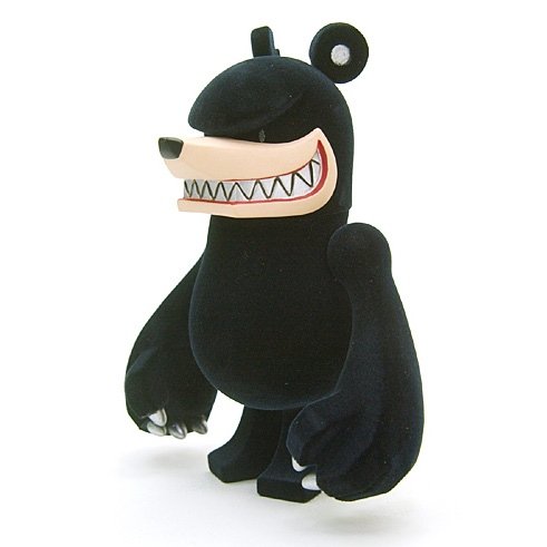 Knuckle Bear figure by Touma, produced by Wonderwall. Front view.