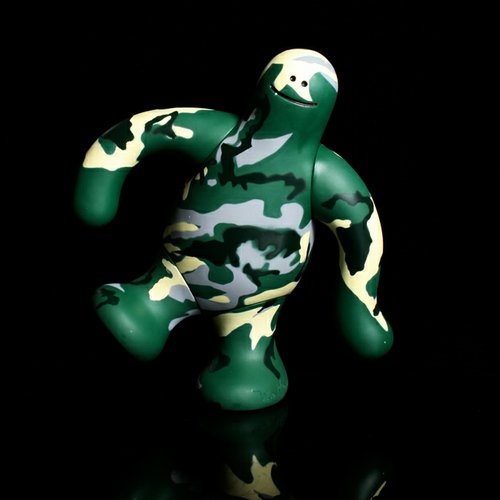 Shmoo Camo  figure by Mark Gonzales, produced by Krooked X Thunderdog Studios. Front view.