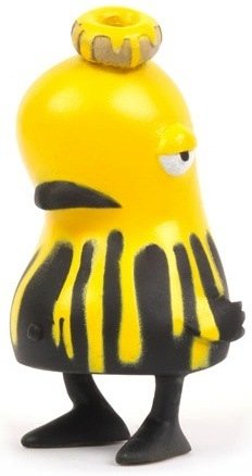 Sluggy P - Yellow figure by Nevercrew. Front view.