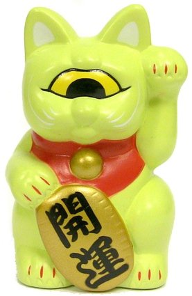 Mini Fortune Cat - Lime figure by Mori Katsura, produced by Realxhead. Front view.