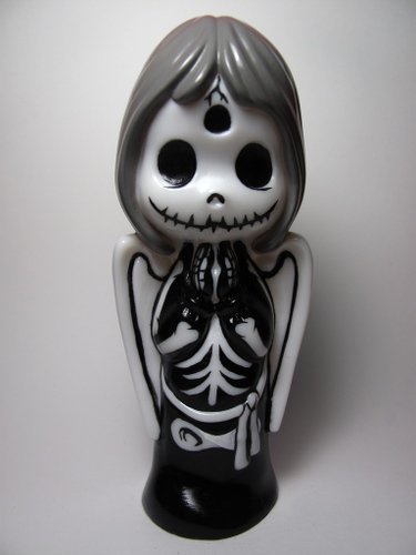Skeleton Obake-Chan - SDCC 11 figure by Chanmen, produced by Gargamel. Front view.