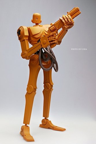 DayOne Popbot figure by Ashley Wood, produced by Threea. Front view.