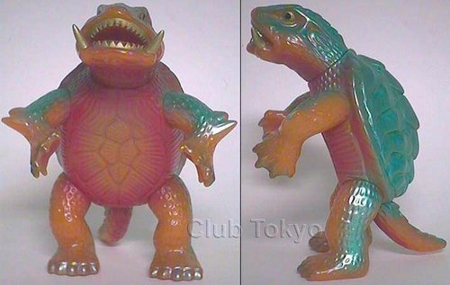 Gamera Orange figure by Yuji Nishimura, produced by M1Go. Front view.