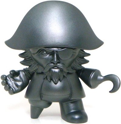 Captain Sturnbrau - Pieces of Eight Edition figure by Jon-Paul Kaiser, produced by Toy2R. Front view.