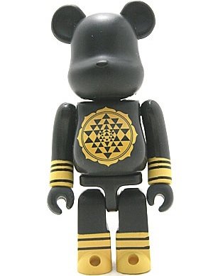 Member 6 Be@rbrick 100% figure by Ani Nendo, produced by Medicom Toy. Front view.