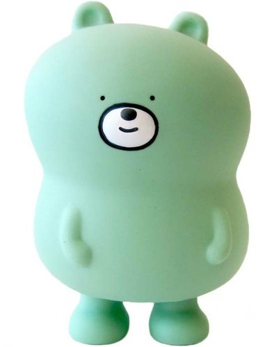 Bearycalm figure by Bubi Au Yeung, Camilo Bejarano, produced by Crazylabel. Front view.