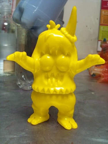 Unpainted Yellow Ugly Unicorn figure by Jon Malmstedt, produced by Rampage Toys. Front view.