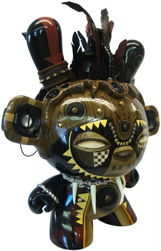 African Minigod figure by Marka27. Front view.