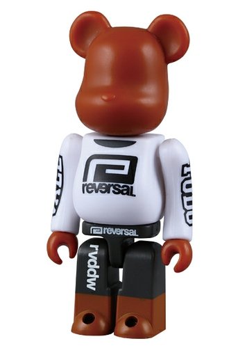 Reversal Be@rbrick 100% - rvddw Reversal Dogi Design Works  figure by Rvddw, produced by Medicom Toy. Front view.