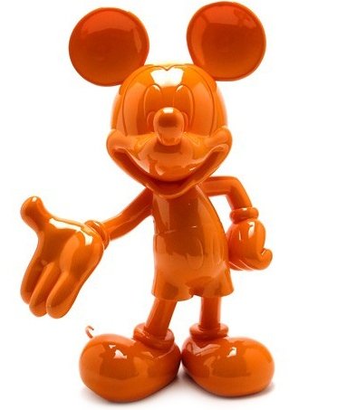 Mickey Welcome - Orange figure by Disney, produced by Leblon Delienne. Front view.