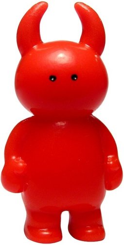 Micro Uamou - Red figure by Ayako Takagi, produced by Uamou. Front view.