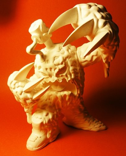 Muraida White aka Le Blanc figure by Erick Scarecrow, produced by Esc-Toy. Front view.