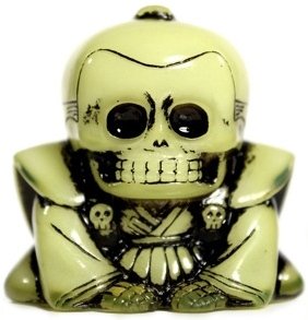 Honesuke (リアルヘッド 骨助) - GID w/ Black Rub figure by Realxhead X Skull Toys, produced by Realxhead. Front view.