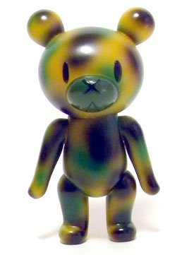 Danke Schoen Bear figure by Touma, produced by Danke-Schoen. Front view.