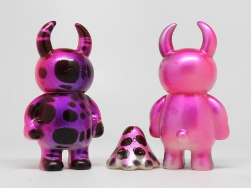 Leopard Uamou & Boo – Happy figure by Paul Kaiju, produced by Uamou. Front view.