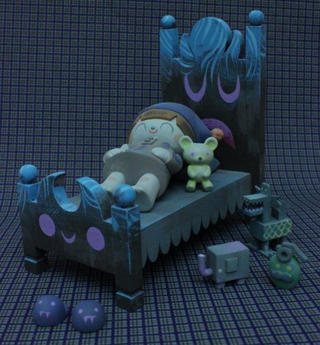 Nightmare Bed Monster figure by Amanda Visell & Itokin Park. Front view.