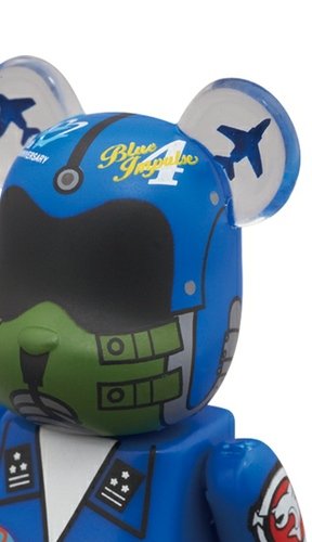 Blue Impulse Be@rbrick 100% no.4 figure by Blue Impulse, produced by Medicom Toy. Front view.