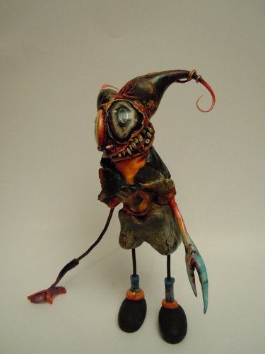 un·nat·u·ral:Spacemonkey Abomination figure by 23Spk, produced by Sony Creative. Front view.