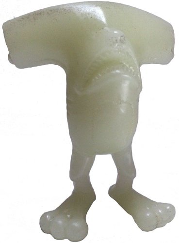 B.U.N.N.Y.W.I.T.H Hammerhead - SDCC 12, DKE Toys Exclusive figure by Alex Pardee, produced by October Toys. Front view.
