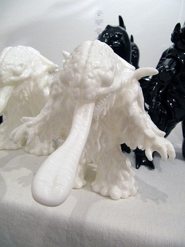 Marnon Big Tongue - Unpainted White figure, produced by Dream Rocket. Front view.
