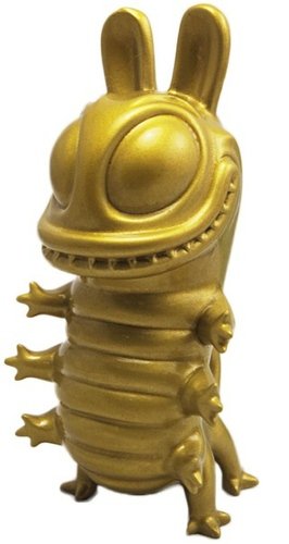 Hug the Killer - Gold figure by Nikopicto, produced by Mighty Jaxx. Front view.