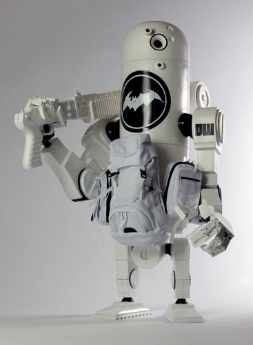 Mk3 daywatch Bertie figure by Ashley Wood, produced by Threea. Front view.