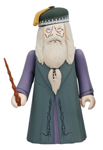 Albus Dumbledore figure, produced by Medicom Toy. Front view.