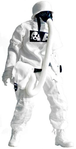 DIY de Plume  figure by Ashley Wood, produced by Threea. Front view.