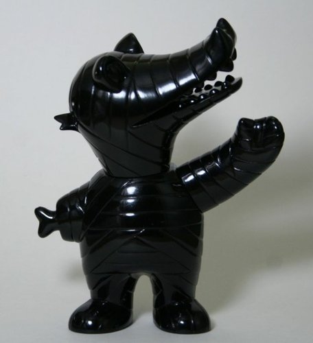 Mummy Gator - Black Prototype figure by Brian Flynn, produced by Super7. Front view.