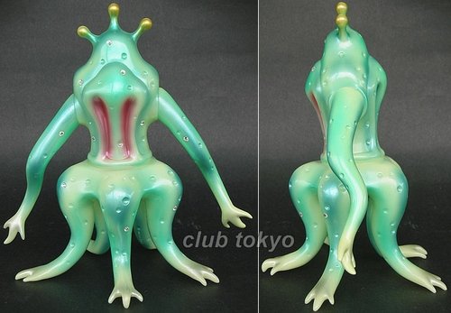 Dogora Glow figure by Yuji Nishimura, produced by M1Go. Front view.