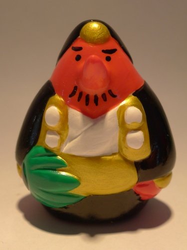 Tengu (Black Coat version) figure by Ren Hatase, produced by Tengu Art. Front view.