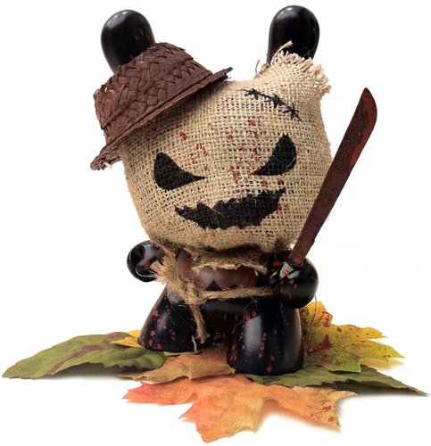 Fall Killer Scarecrow figure by Sket One. Front view.