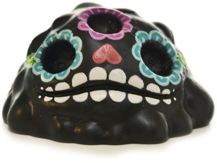 Sugar Skull Gread figure by Brian Ahlbeck (Lysol), produced by Dead Hand Toys. Front view.