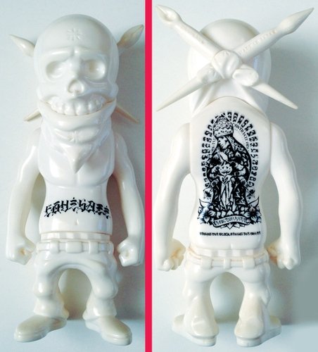 Rebel Ink - White Version figure by Usugrow, produced by Secret Base. Front view.