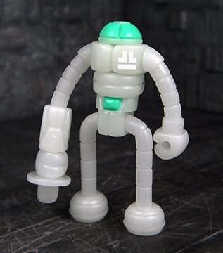 Phaseon Spectre figure, produced by Onell Design. Front view.