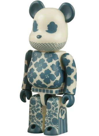 BWWT Eric Adorn Be@rbrick 100% figure by Eric Adorn, produced by Medicom Toy. Front view.