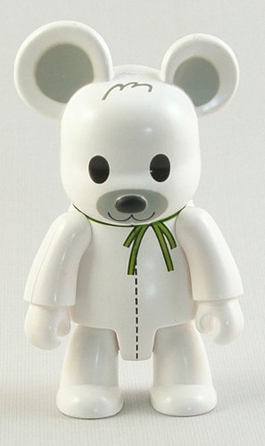 White BBQ figure by Steven Lee, produced by Toy2R. Front view.