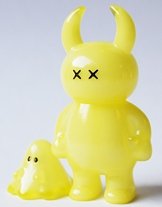 Uamou & Boo - Ouch, Inner Glow Yellow figure by Ayako Takagi, produced by Uamou. Front view.