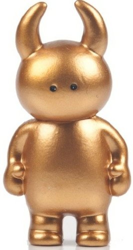 Micro Uamou - Gold  figure by Ayako Takagi, produced by Uamou. Front view.