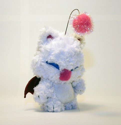 Moogle Munny figure by Megan Smithyman (Mesmithy). Front view.