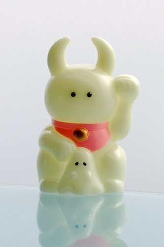 Fortune Uamou - GID/Pink figure by Ayako Takagi, produced by Uamou & Realxhead. Front view.