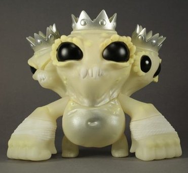 Triple Crown Monster - Silver Trophy figure by Chris Ryniak, produced by Squibbles Ink & Rotofugi. Front view.