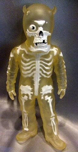 Darkism Skullman figure by Balzac, produced by Secret Base. Front view.
